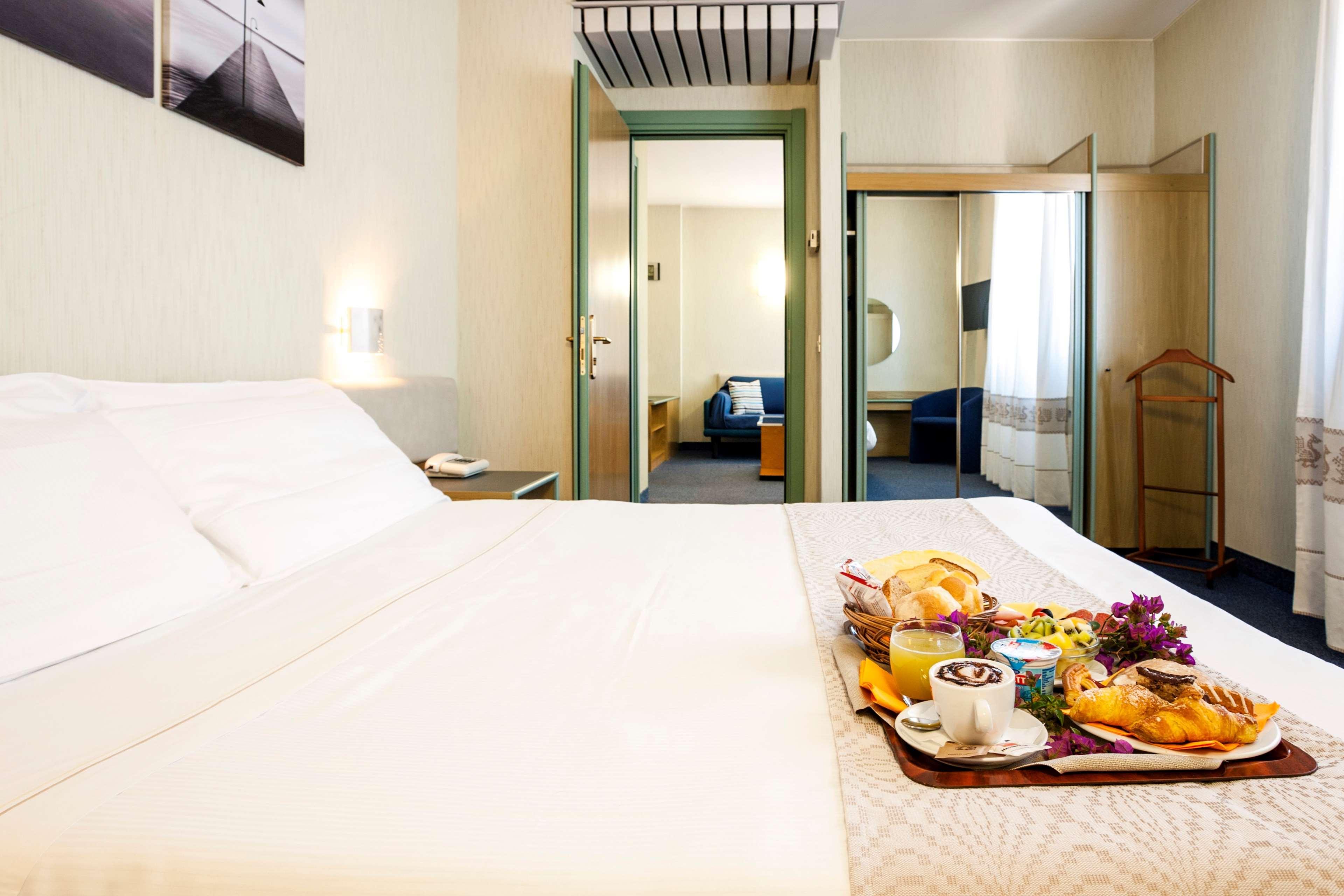 Best Western Hotel Residence Italia クアルトゥ・サンテーレナ エクステリア 写真