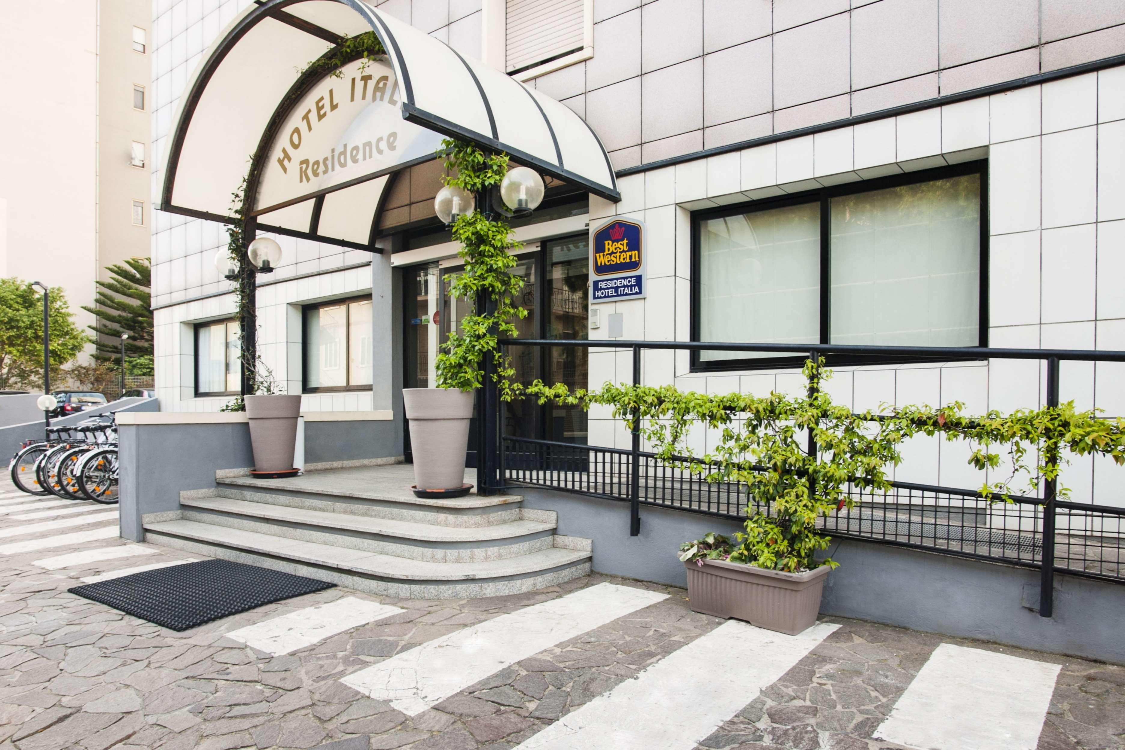 Best Western Hotel Residence Italia クアルトゥ・サンテーレナ エクステリア 写真