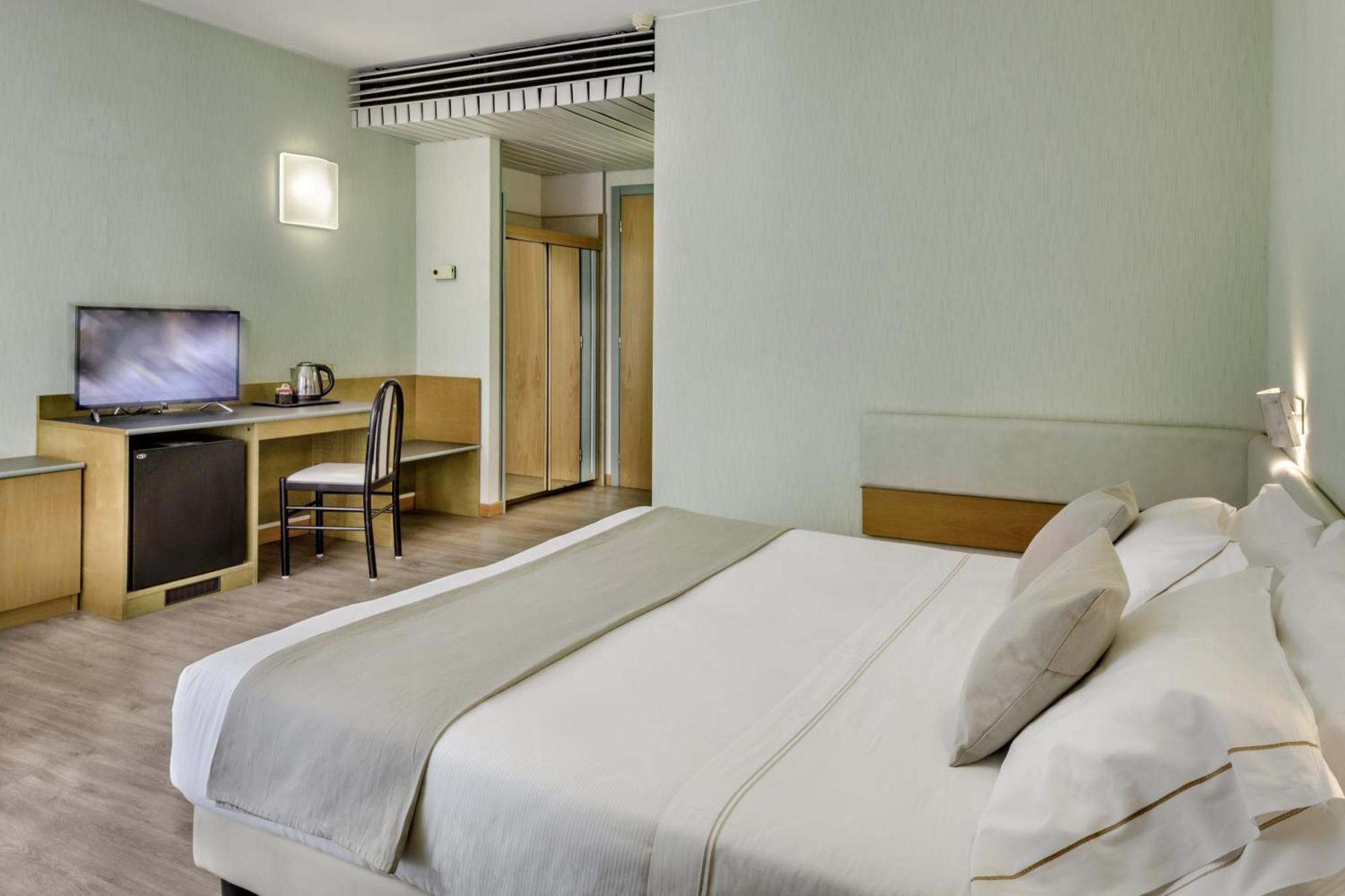 Best Western Hotel Residence Italia クアルトゥ・サンテーレナ エクステリア 写真