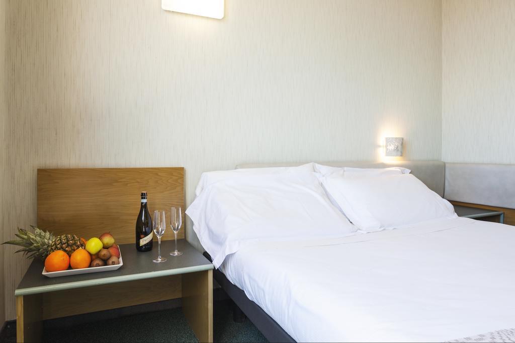 Best Western Hotel Residence Italia クアルトゥ・サンテーレナ エクステリア 写真